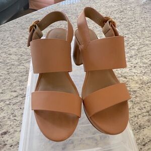 Aerosoles Size 6.5 Camera Sandal